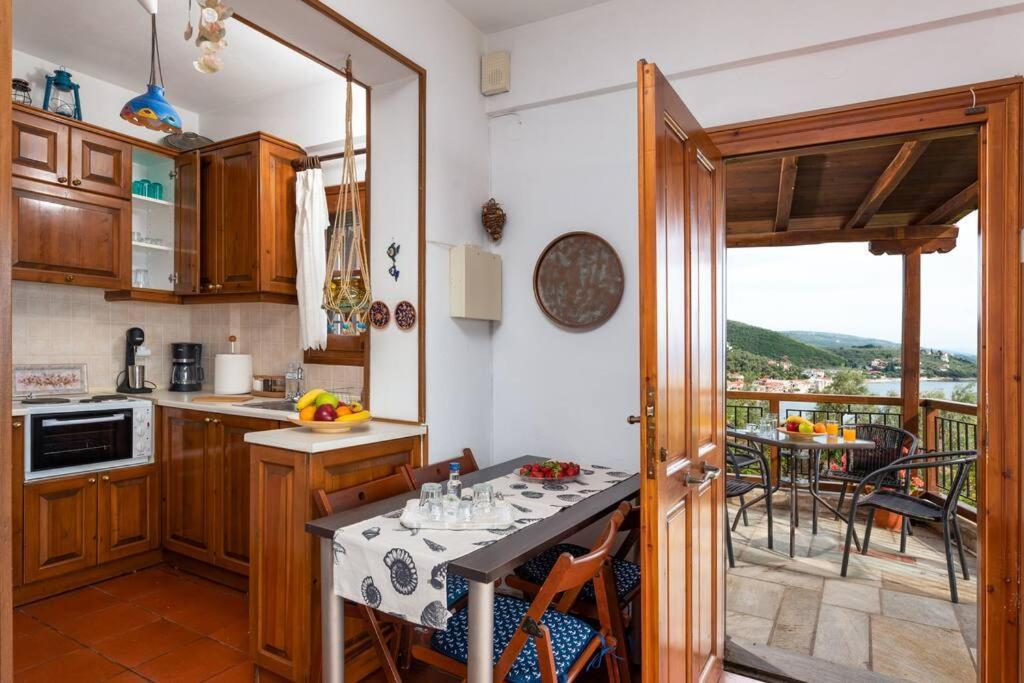 Seaside House With View Over Pagasitikos Afissos Bagian luar foto