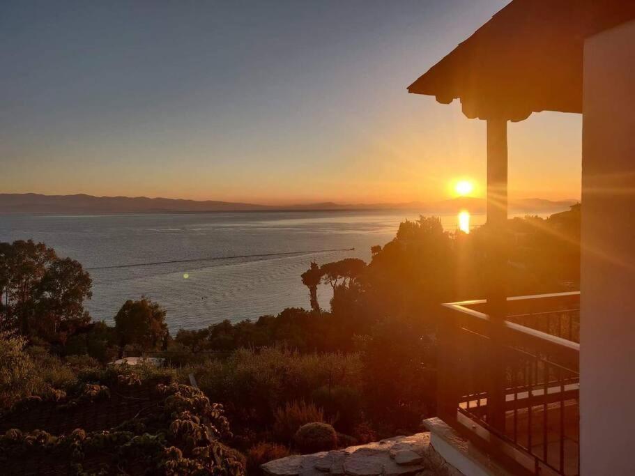 Seaside House With View Over Pagasitikos Afissos Bagian luar foto