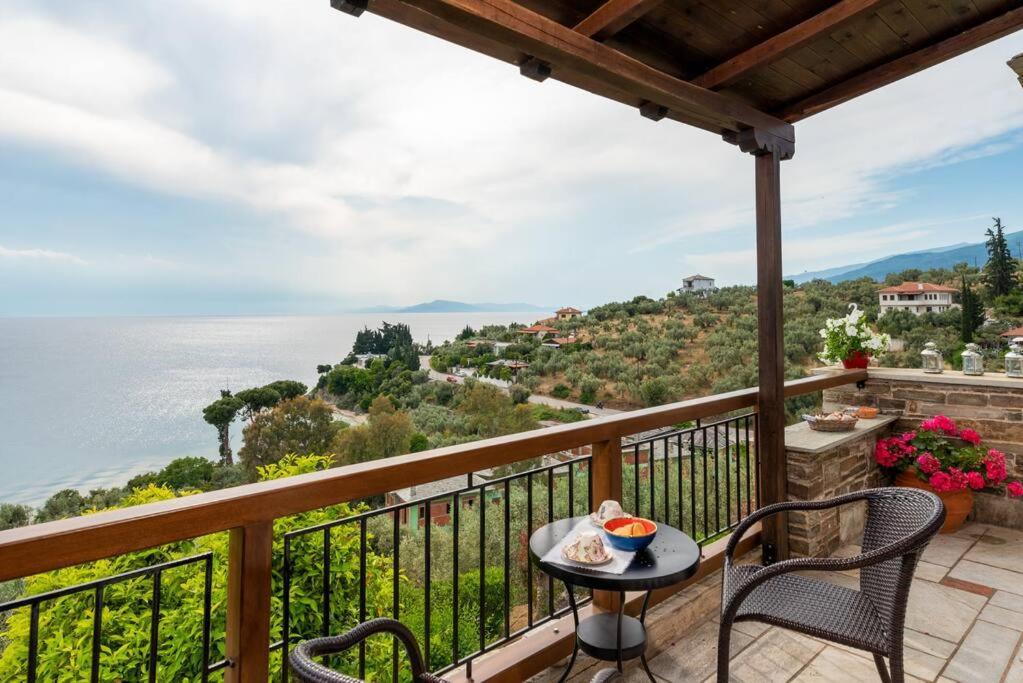 Seaside House With View Over Pagasitikos Afissos Bagian luar foto