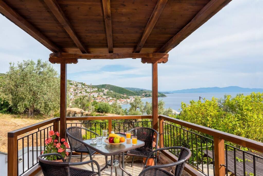 Seaside House With View Over Pagasitikos Afissos Bagian luar foto