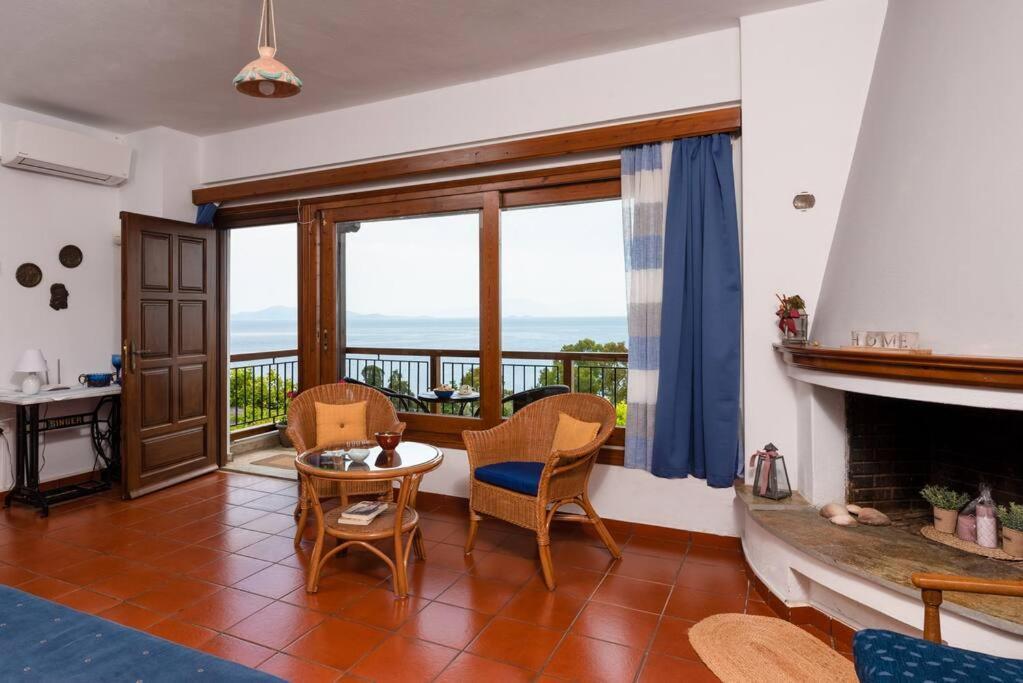 Seaside House With View Over Pagasitikos Afissos Bagian luar foto