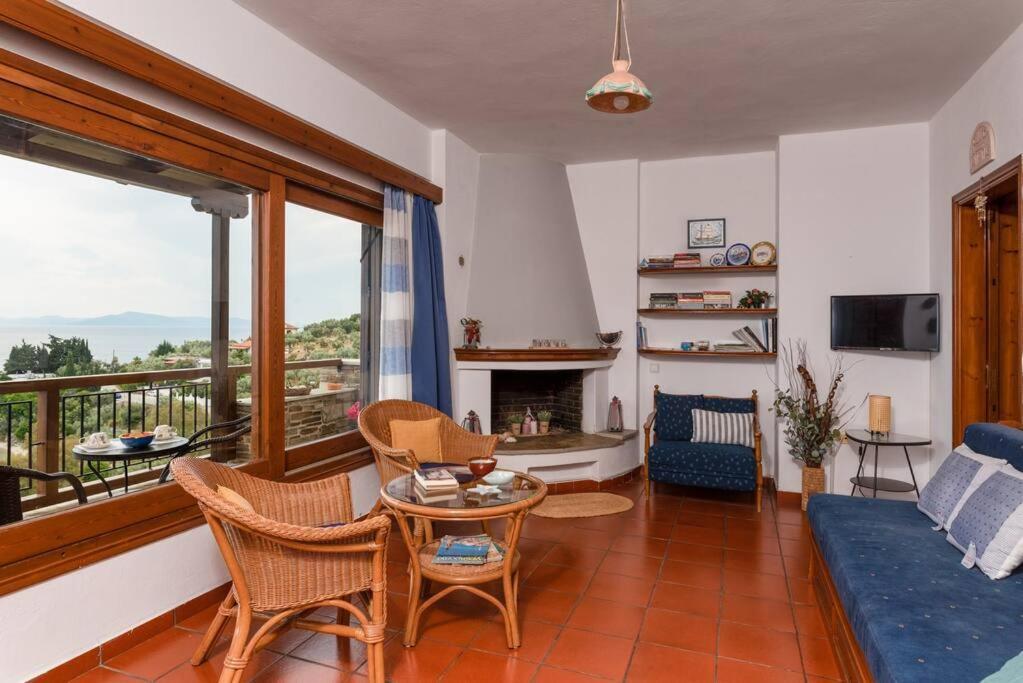 Seaside House With View Over Pagasitikos Afissos Bagian luar foto