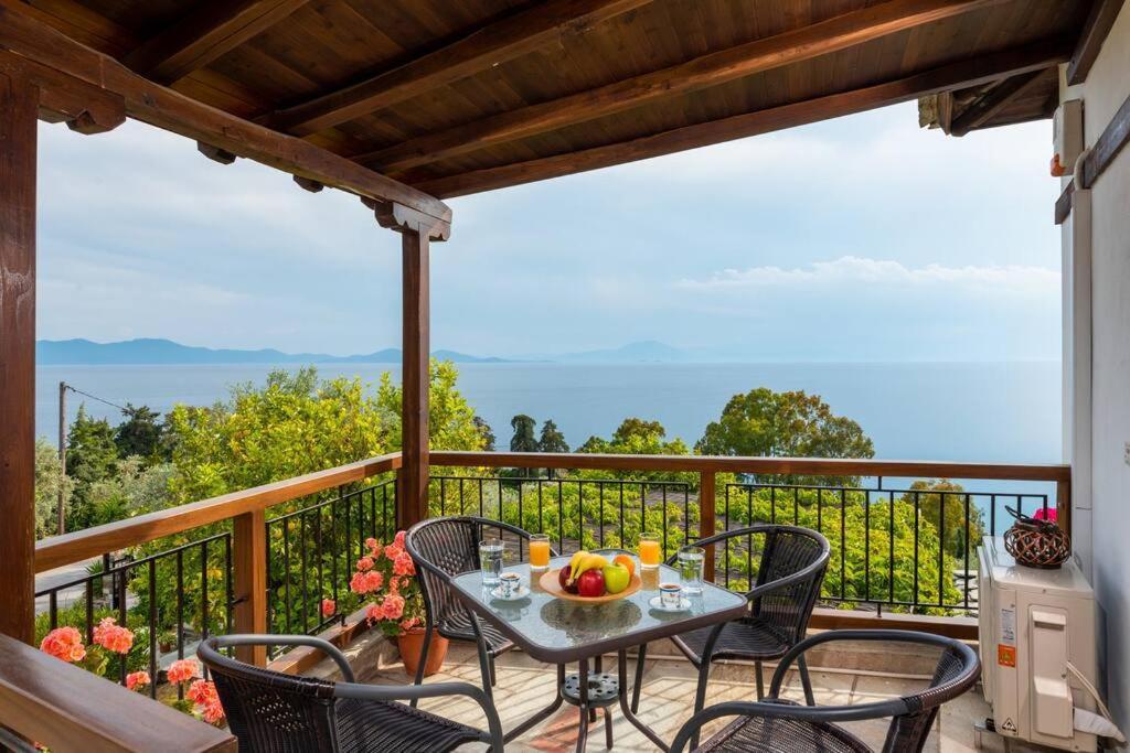 Seaside House With View Over Pagasitikos Afissos Bagian luar foto